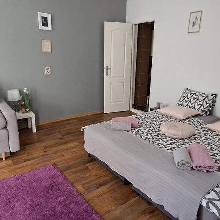 Sweet 16 Apartment In The Party District Budapest Bagian luar foto