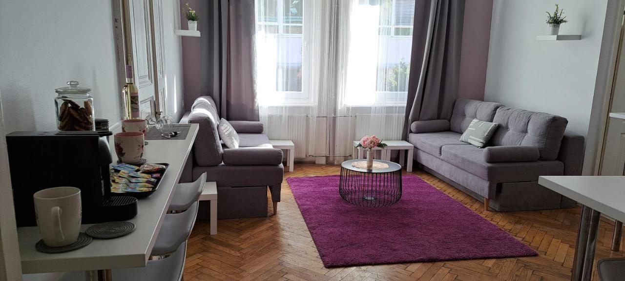 Sweet 16 Apartment In The Party District Budapest Bagian luar foto