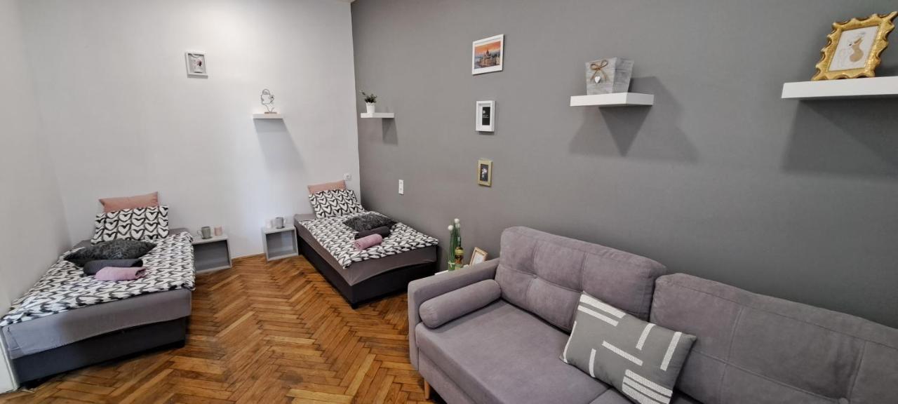 Sweet 16 Apartment In The Party District Budapest Bagian luar foto