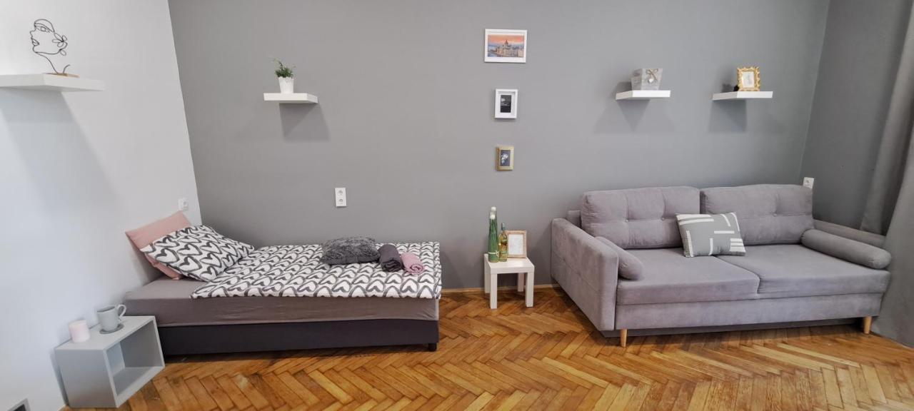 Sweet 16 Apartment In The Party District Budapest Bagian luar foto