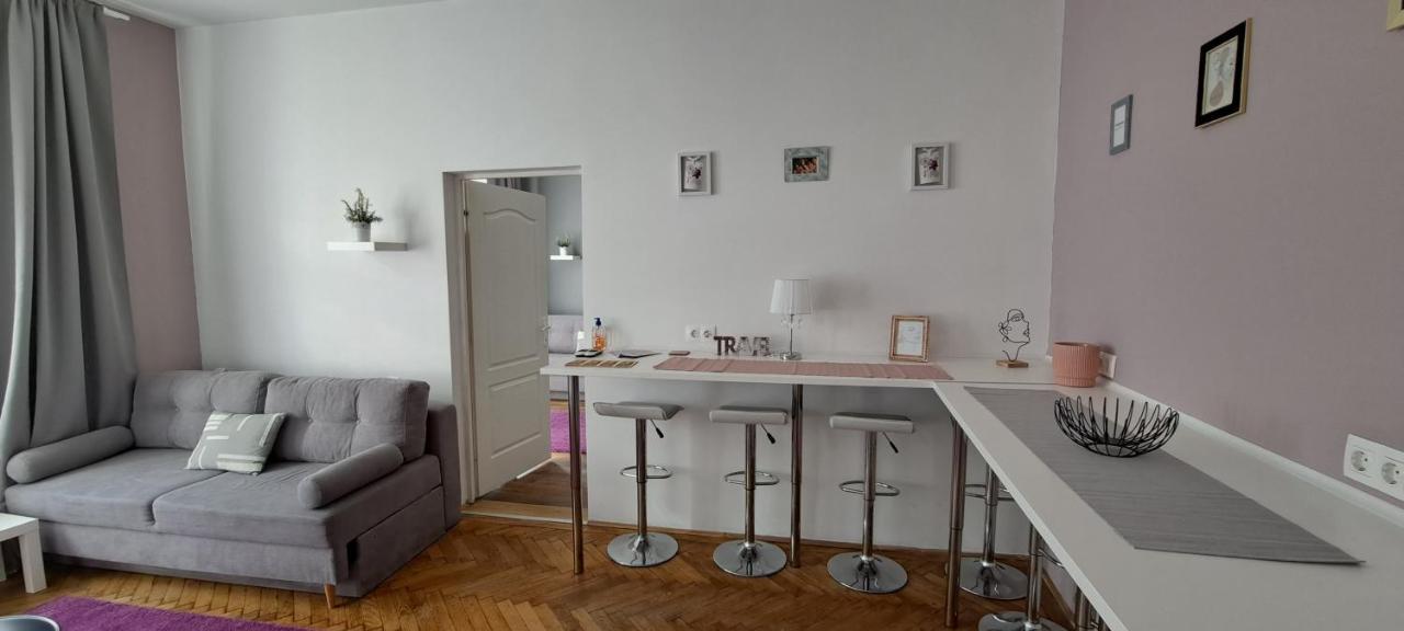 Sweet 16 Apartment In The Party District Budapest Bagian luar foto